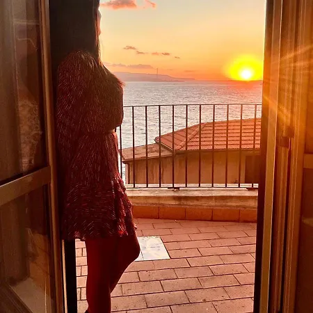 Abbraccio Di سيلا